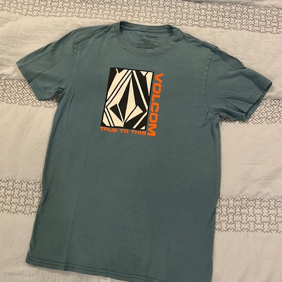 Volcom Other - Men’s size Small, Volcom lightweight Teeshirt, tiny hole on back of neck.